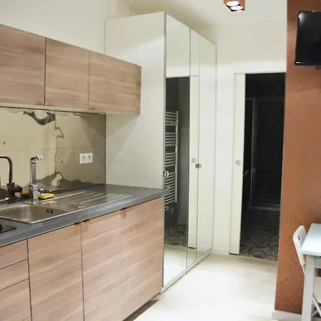 Apartment In Beautiful & Elegant Center